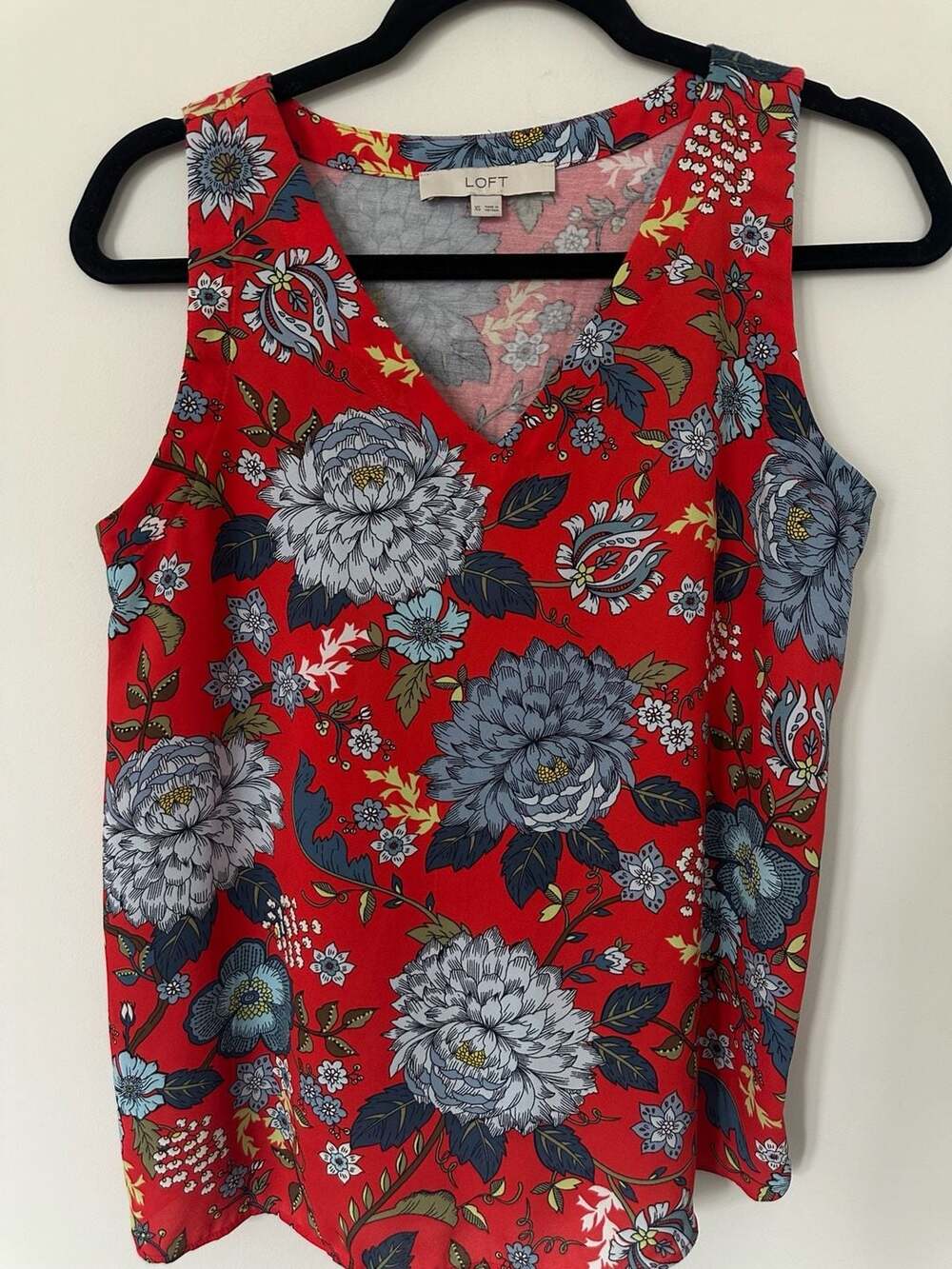 LOFT Red Floral V-Neck Sleeveless Tank Top Size XS